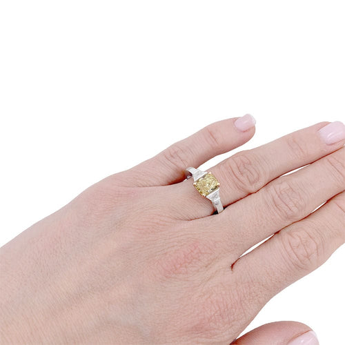 Bague 53 Bague diamant Fancy Intense Yellow, deux ors. 58 Facettes 32606