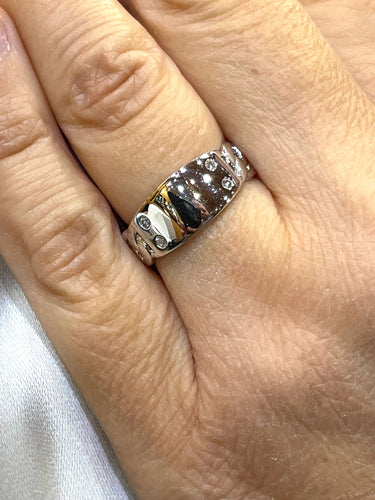 Bague 54 Bague en or blanc, diamants 58 Facettes