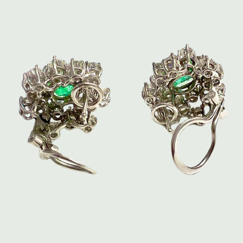 Boucles d'oreilles BOUCLES D'OREILLES EN OR 18 KTS ROSETTE 1950 avec DIAMANTS et ÉMERAUDES 58 Facettes Q945A