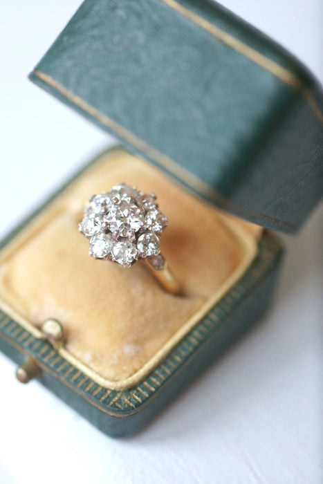 Bague Bague marguerite ancienne diamants 2.30 Cts 58 Facettes