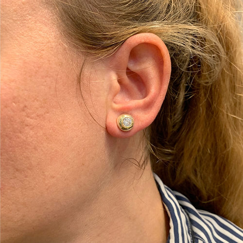 Boucles d'oreilles Puces d'oreilles en or jaune et diamants. 58 Facettes 31223