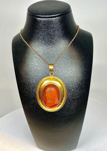 Pendentif Pendentif Or jaune Camée en cornaline 58 Facettes AB284