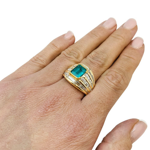 Bague 58 Bague or jaune, émeraude 2.86 carats, diamants baguettes. 58 Facettes 30650