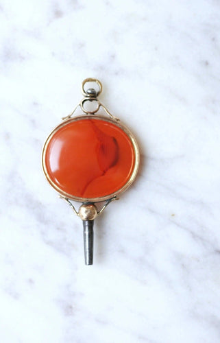 Pendentif Clef de montre ancienne or rose et cornaline 58 Facettes