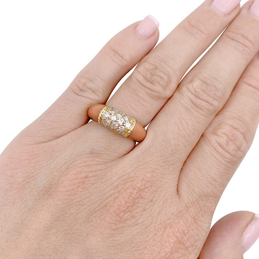 Ring 51 Van Cleef & Arpels “Philippine” ring, yellow gold, pink coral and diamonds. 58 Facettes 33166