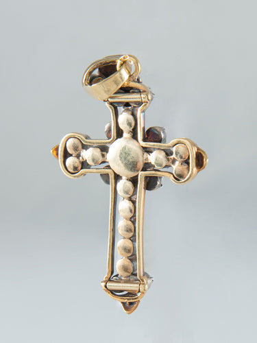 Pendentif Croix Or jaune et Diamants 58 Facettes