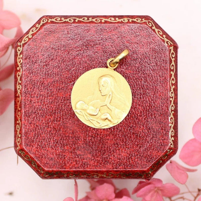 Pendentif Médaille religieuse ronde Vierge priant su enfant Jésus couché or jaune 58 Facettes