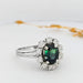 Bague Bague Marguerite en or blanc Saphir vert et diamants 58 Facettes 15925