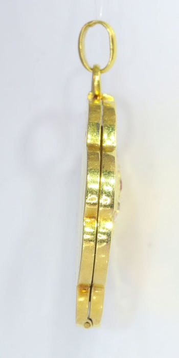 Pendentif Médaillon en or serti de diamants 58 Facettes 22045-0089