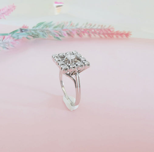 Bague Bague Vintage carrée Diamants 58 Facettes AA 1608