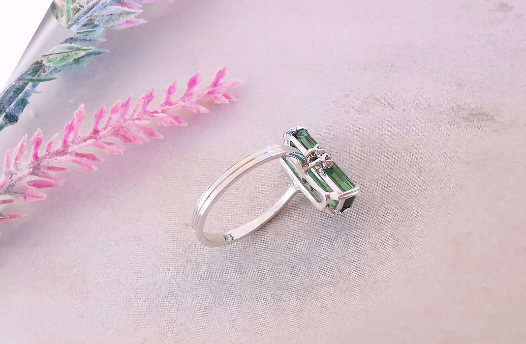 Bague Bague Tourmaline verte Diamants Or Blanc 58 Facettes AB 1080