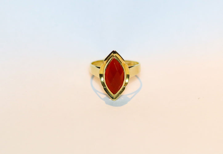Bague 57.5 Bague vintage en or 14 carats avec cornaline 58 Facettes