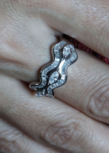 Bague Bague Waves Or blanc et Diamants 58 Facettes RNG2506