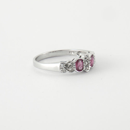 Bague 54 Bague Saphirs roses et éclats de diamants 58 Facettes