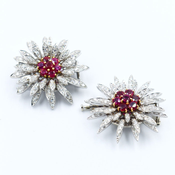 Broche Paire de broches fleurs diamants rubis birmans 58 Facettes