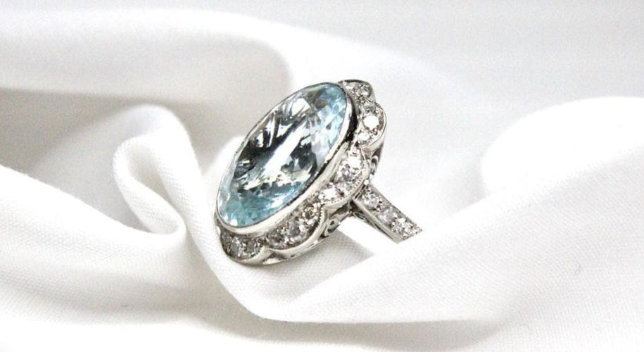 Bague 54.5 Bague de style Art Déco en platine avec diamants et aigue-marine centrale 58 Facettes