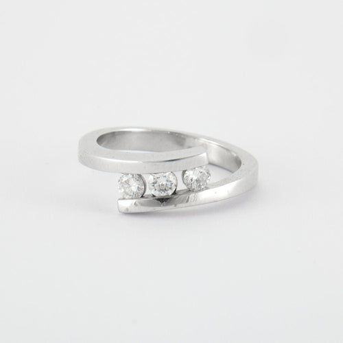 Bague 54 Bague or blanc trilogie diamants 58 Facettes