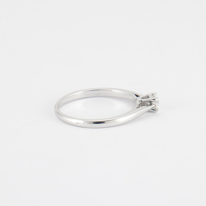 Bague 53 Bague solitaire en or blanc, diamant 58 Facettes