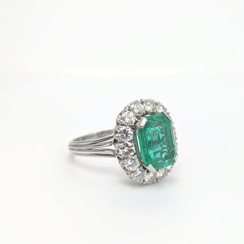 Bague 57 Bague Pompadour or blanc Emeraude et diamants 58 Facettes