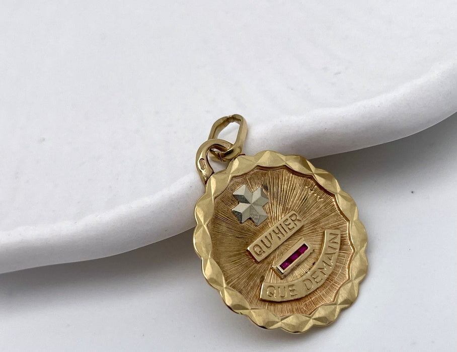 Pendentif AUGIS - Médaille d'amour or jaune bordure torsadée 58 Facettes