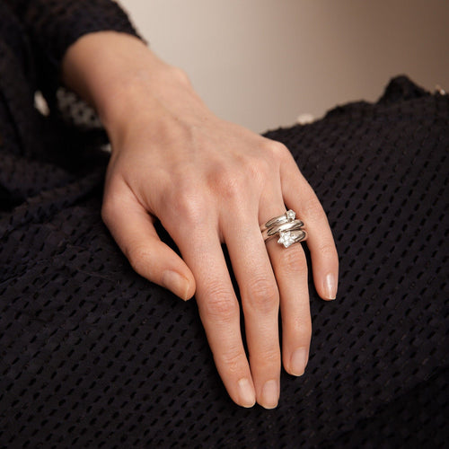 Bague 49 Bague en Or gris, diamants 58 Facettes