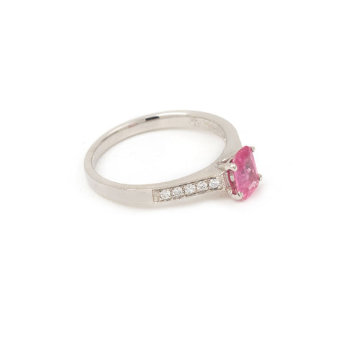 Bague Bague en or gris, saphir rose rectangle, coussin, diamants 58 Facettes BSR62