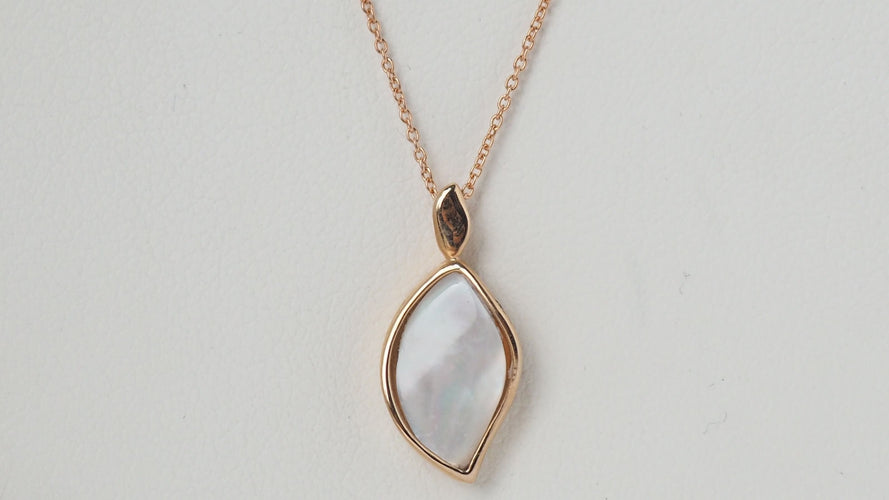 Collier Collier en or rose et nacre 58 Facettes 31596