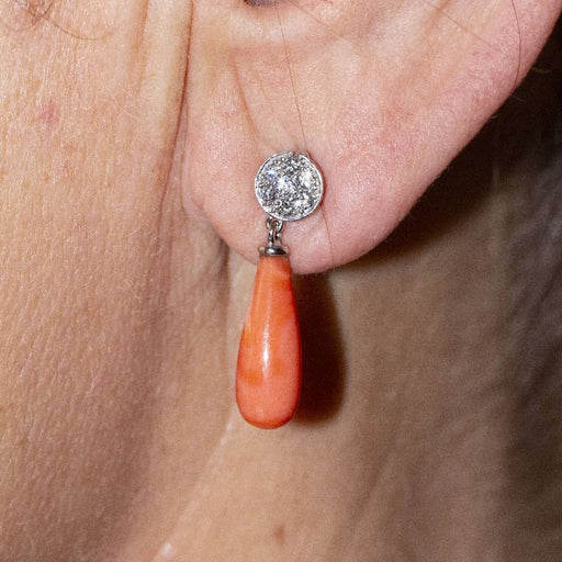 Boucles d'oreilles Boucles d'oreilles en Or Blanc et Corail. 58 Facettes D360266JE