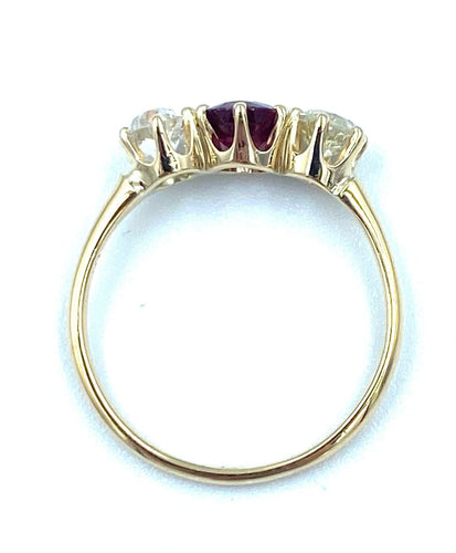 Bague Bague Trilogie or jaune, rubis et diamants 58 Facettes