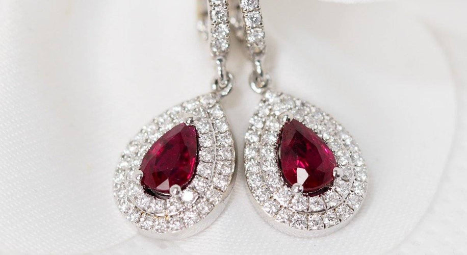 Boucles d'oreilles Boucles d'oreilles en or blanc, rubis poire et diamants 58 Facettes 30758