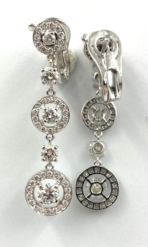 Boucles d'oreilles Boucheron. Collection Ava Round. Boucles d’oreilles or blanc et diamants. 58 Facettes