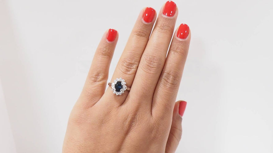 Bague 54 Bague marguerite en or blanc, saphir et diamants 58 Facettes 32002