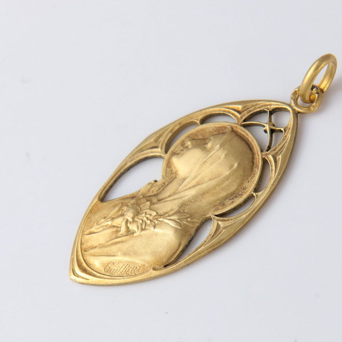 Pendentif Médaille de la Vierge Marie de Guilbert, époque Art Nouveau 58 Facettes