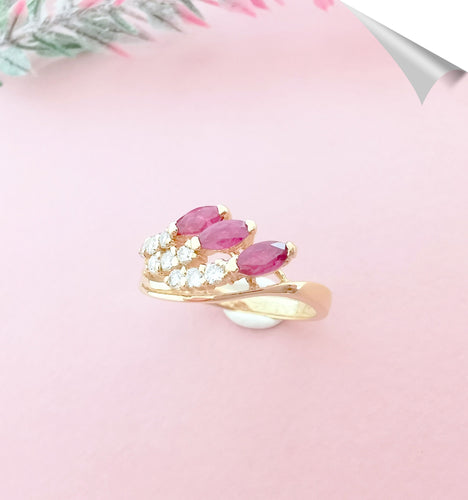 Bague Bague Rubis navettes Diamants 58 Facettes AA 1569