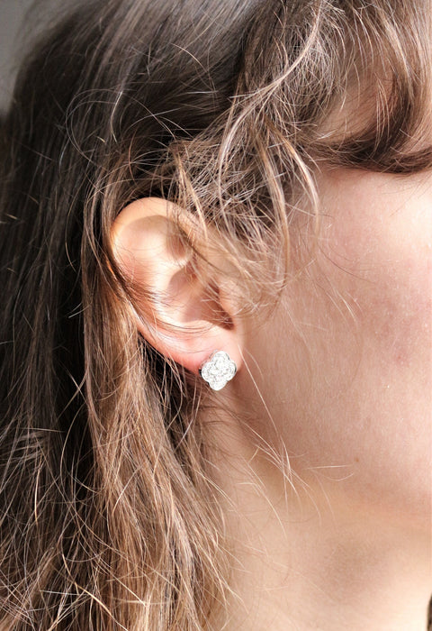Boucles d'oreilles Boutons d'oreilles or blanc et diamants 58 Facettes 418