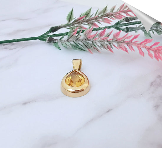 Pendentif Pendentif en or jaune, citrine en poire 58 Facettes AA 1554