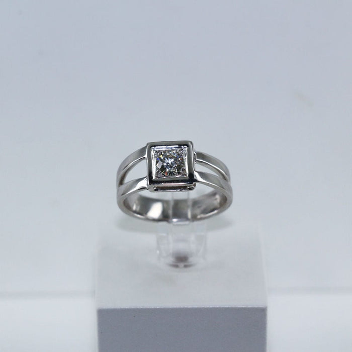 Bague 55 Bague carrée diamant 58 Facettes