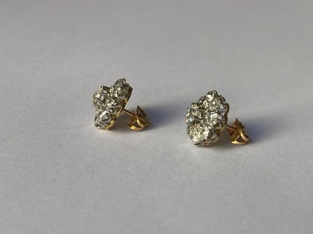 Boucles d'oreilles Puces d'oreilles marguerite diamants, fin XIXème 58 Facettes