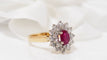 Bague Bague double entourage or blanc et jaune, rubis et diamants 58 Facettes 31150
