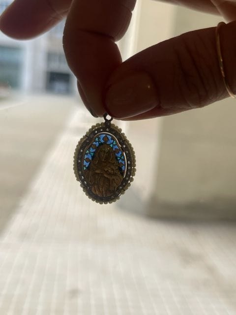 Pendentif Médaille de la Vierge Marie or, diamants et perles, vers 1900 58 Facettes