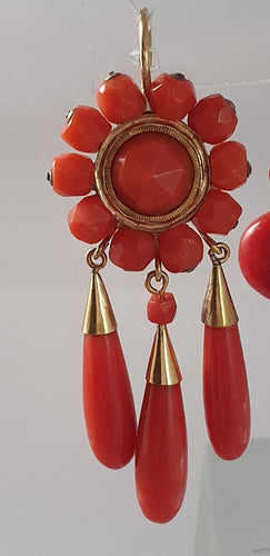 Boucles d'oreilles Boucles d'oreilles en or et corail facetté - 19ème siècle 58 Facettes