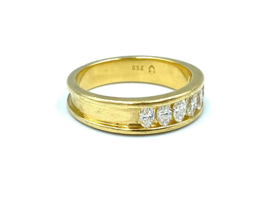 Bague Bague or jaune et diamants taille navette 58 Facettes