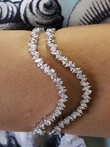 Bracelet Bracelet cocktail Diamants poires et marquises 58 Facettes P680