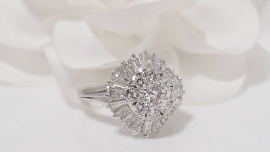 Bague Bague double entourage en or blanc et diamants 58 Facettes 31496