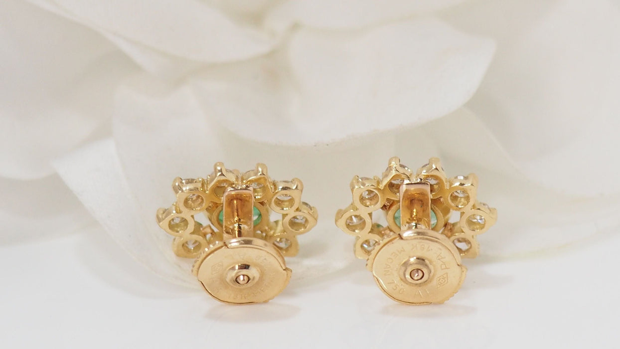 Boucles d'oreilles Boucles d'oreilles marguerite en or jaune, émeraudes, diamants 58 Facettes 31991