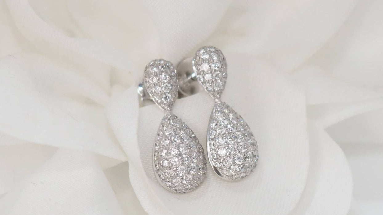 Boucles d'oreilles Pendants d'oreilles en or blanc et diamants 58 Facettes 32102