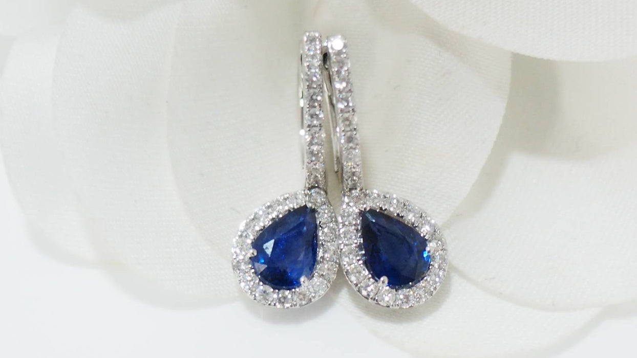 Boucles d'oreilles Boucles d'oreilles en or blanc, saphirs de Ceylan et diamants 58 Facettes 32078