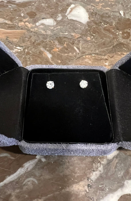Boucles d'oreilles Boucles d'oreilles 0.50 diamants F/G VVS Or Gris 18 Carats 58 Facettes BO245