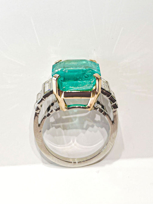 Ring 53 Two Gold, Emerald and Diamond Ring 58 Facettes