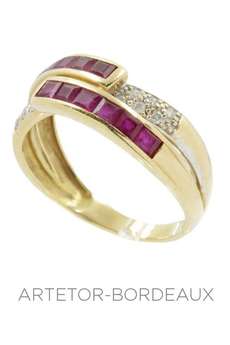 Calibrated ruby ​​and diamond ring